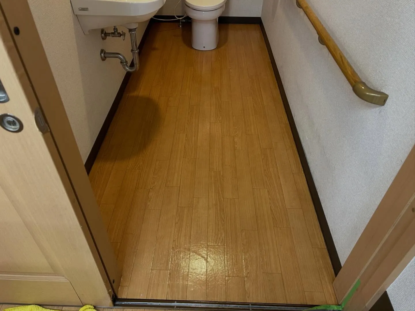 施設の剥離ワックス