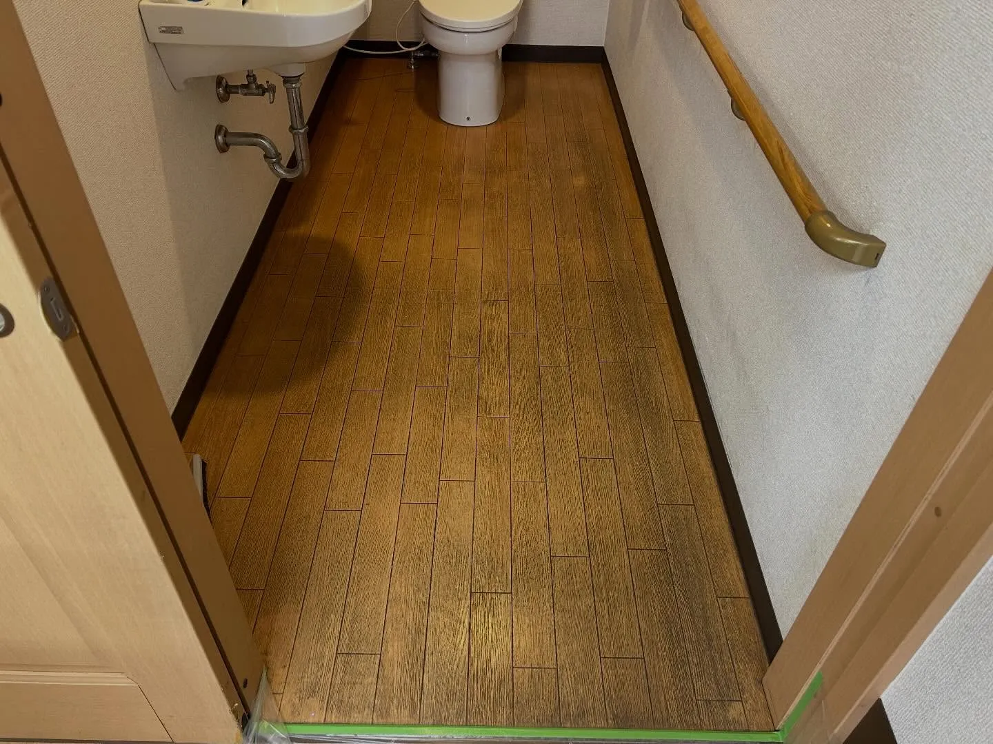 施設の剥離ワックス