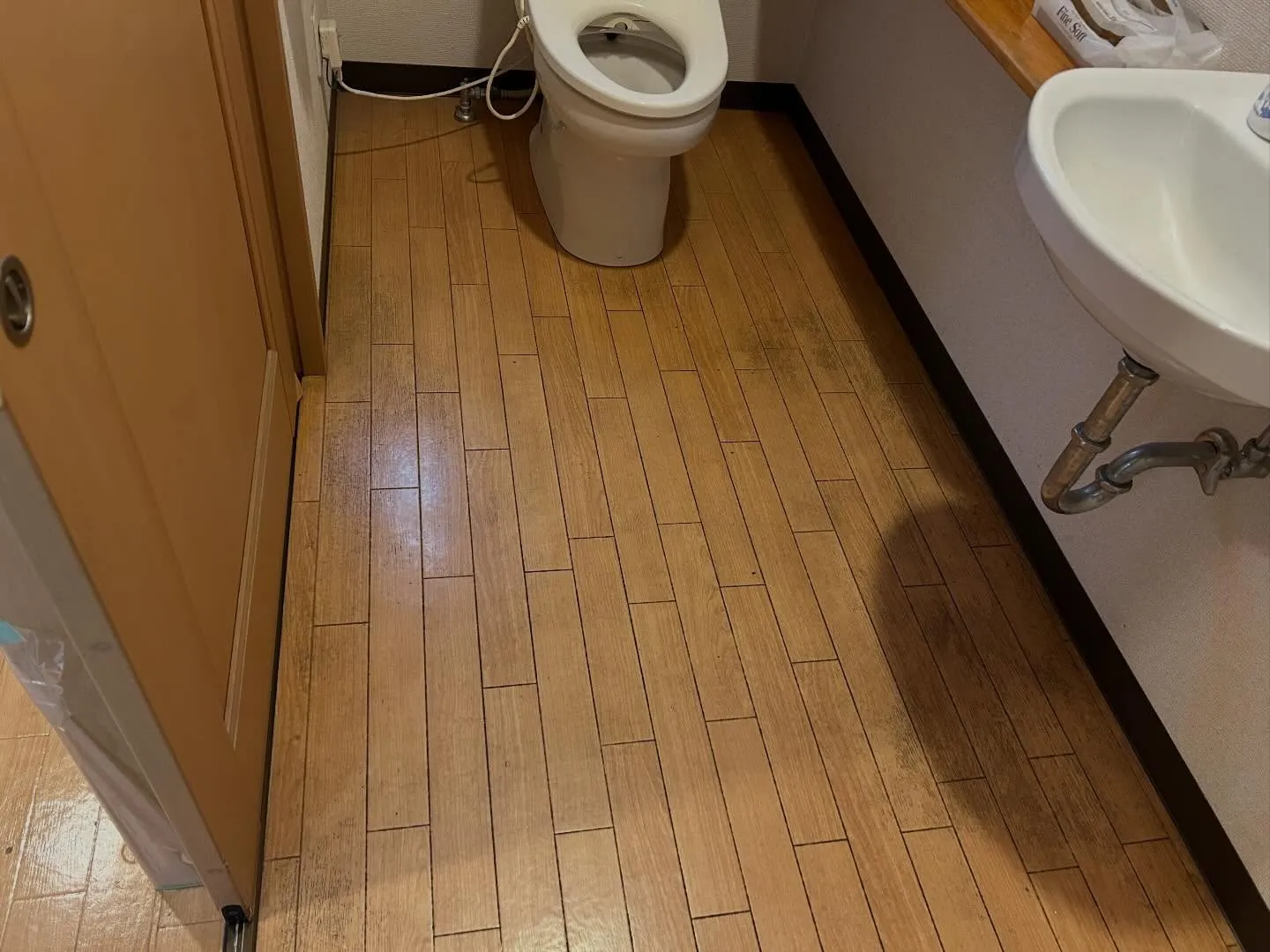 施設の剥離ワックス